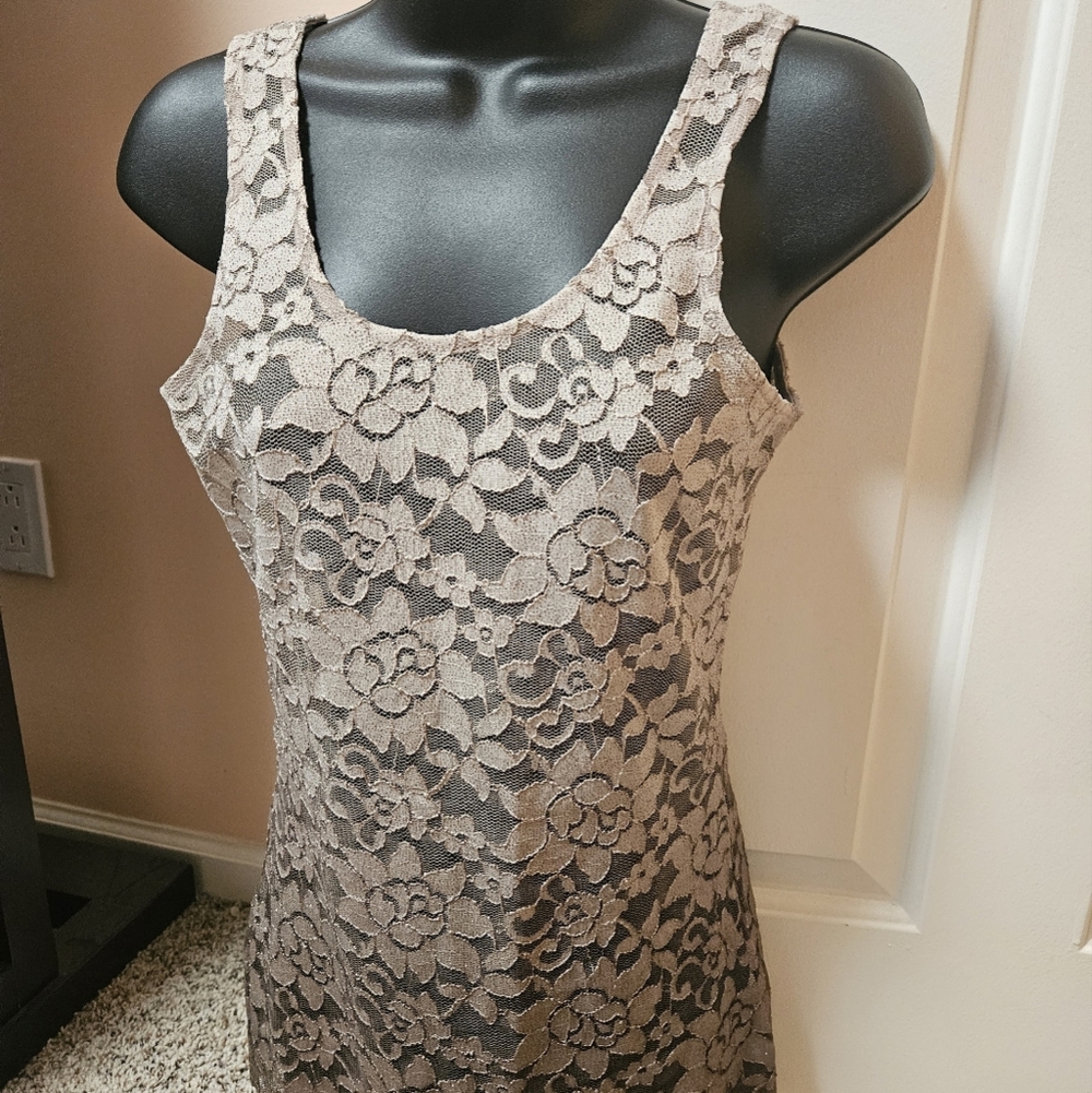 BKE Floral Lace Ombre Tank Top - Picture 7 of 10
